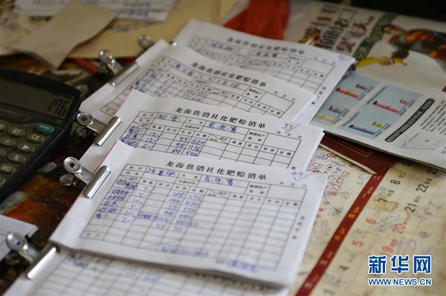（在習(xí)近平新時(shí)代中國(guó)特色社會(huì)主義思想指引下——新時(shí)代新作為新篇章·圖文互動(dòng)）（5）云南省陸良縣：農(nóng)民給供銷(xiāo)社打“白條” 