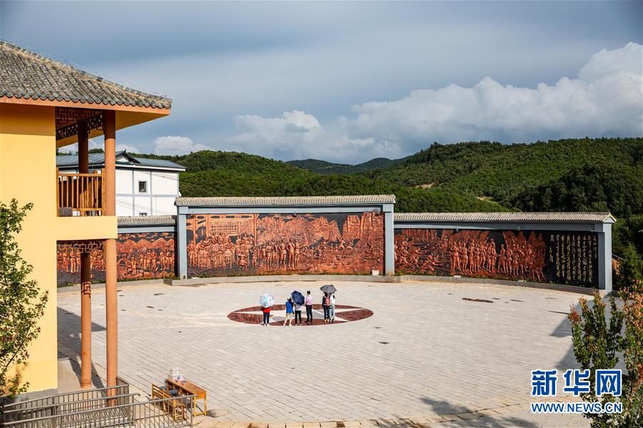 （新華全媒頭條·壯麗70年·奮斗新時(shí)代——記者再走長征路·圖文互動(dòng)）（2）前進(jìn)，向著光明的方向——尋訪金沙江畔紅色印記
