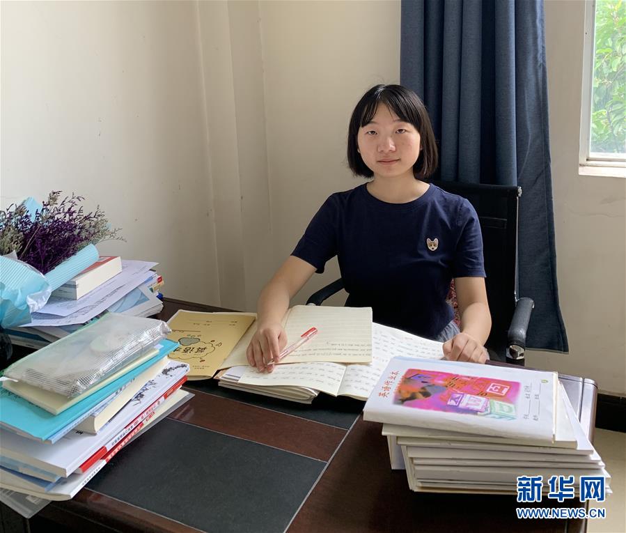 （在習(xí)近平新時(shí)代中國(guó)特色社會(huì)主義思想指引下——新時(shí)代新作為新篇章·總書(shū)記關(guān)心的百姓身邊事·圖文互動(dòng))（2）“我走進(jìn)大山，是為了讓你走出大山”——大學(xué)生支教故事