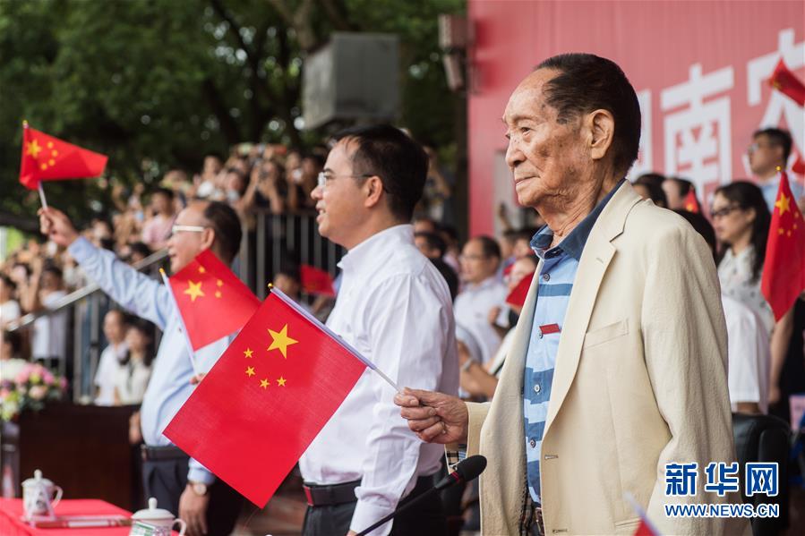 （壯麗70年·奮斗新時(shí)代——共和國(guó)榮光·圖文互動(dòng)）（3）袁隆平：把對(duì)祖國(guó)的熱忱結(jié)成飽滿(mǎn)的稻穗