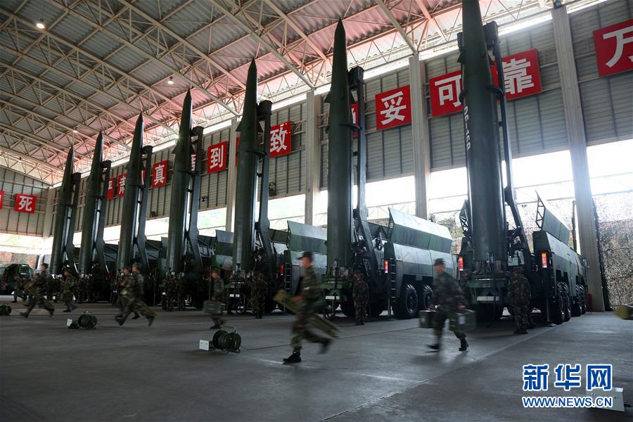 （新華全媒頭條·圖文互動(dòng)）（11）沿著中國(guó)特色強(qiáng)軍之路闊步前進(jìn)——黨中央、中央軍委領(lǐng)導(dǎo)推進(jìn)國(guó)防和軍隊(duì)建設(shè)70年紀(jì)實(shí)