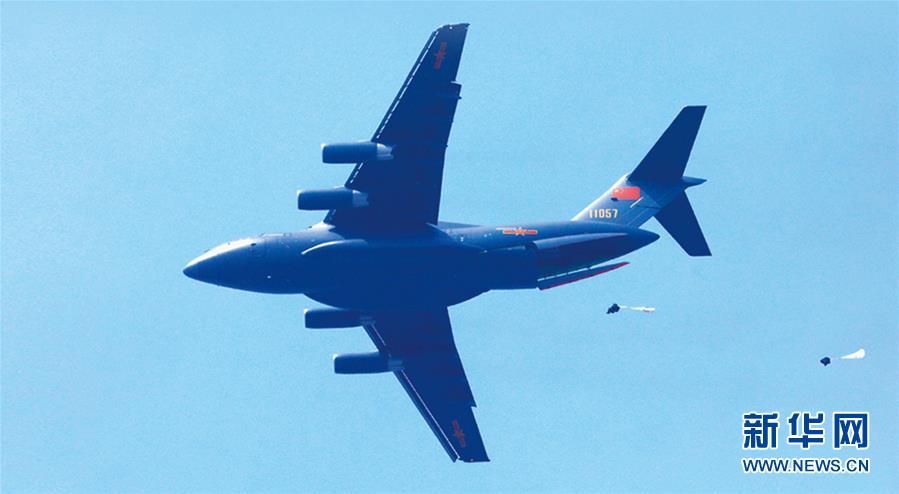 （新華全媒頭條·人民空軍70年·圖文互動）（10）陽光照耀奮飛的航程——黨中央、中央軍委和習主席關心人民空軍建設發(fā)展紀實
