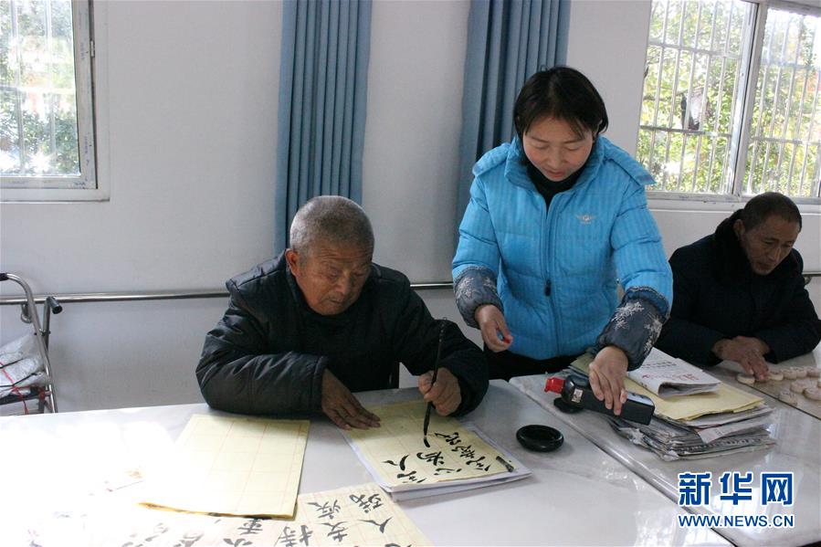 （在習(xí)近平新時(shí)代中國(guó)特色社會(huì)主義思想指引下——新時(shí)代新作為新篇章·總書記關(guān)切脫貧事·圖文互動(dòng)）（3）醫(yī)療扶貧，照亮貧困家庭的明天