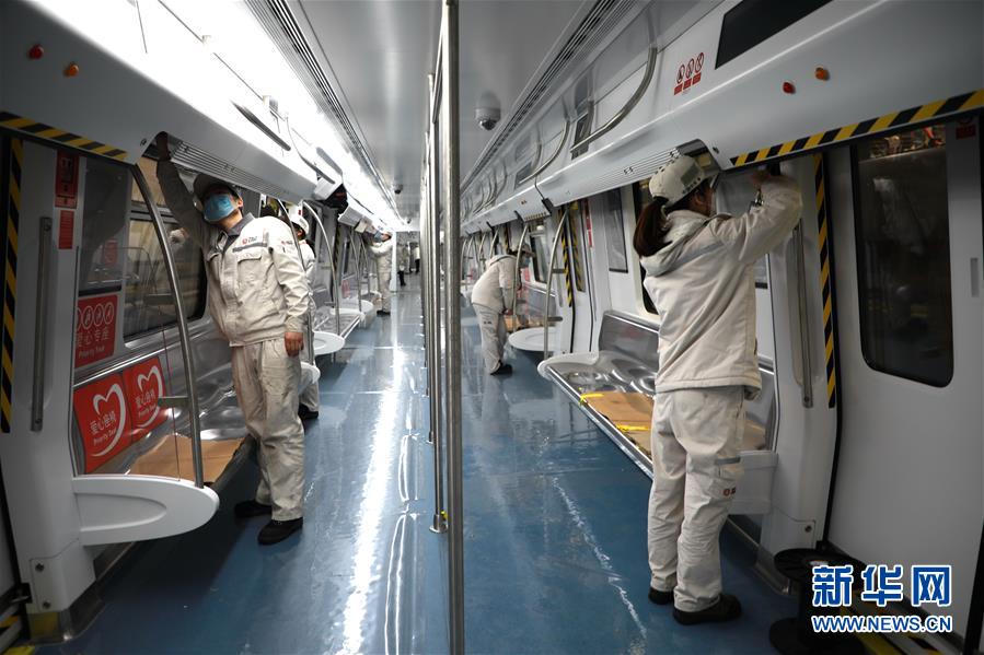（圖文互動）（3）吃粉擼串，商圈“打卡”，動車出廠——湖南“標簽”復蘇記