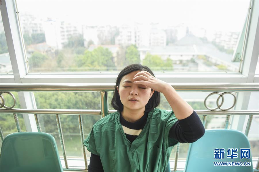 （一線抗疫群英譜·圖文互動）（8）“我已躬身入局，勢要共渡難關!”——戰(zhàn)“疫”一線醫(yī)生黃霞