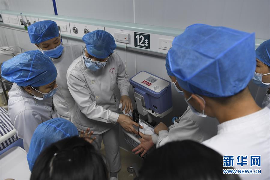 （圖文互動）（1）“你們逆行，我們護(hù)航”——廣西關(guān)愛一線醫(yī)務(wù)工作者見聞 