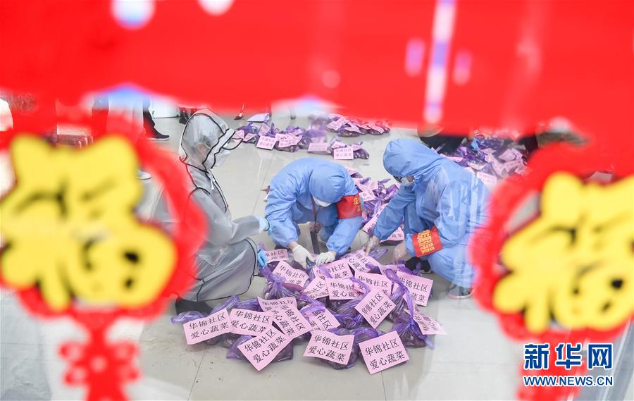 （新華全媒頭條·在習(xí)近平新時(shí)代中國特色社會主義思想指引下——新時(shí)代新作為新篇章·圖文互動(dòng)）（4）同心戰(zhàn)“疫”彰顯人民至上——各地各部門貫徹落實(shí)習(xí)近平總書記重要指示精神統(tǒng)籌推進(jìn)疫情防控和經(jīng)濟(jì)社會發(fā)展 