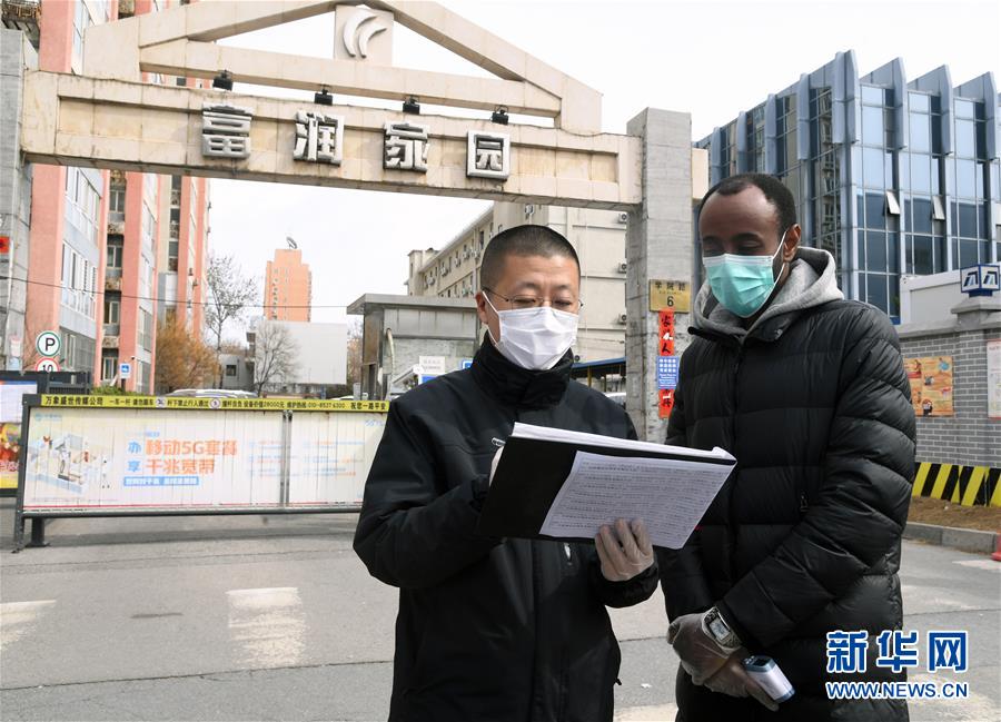 （習(xí)近平致敬的戰(zhàn)“疫”英雄·志愿者篇·圖文互動）（10）他們，微光成炬照征程