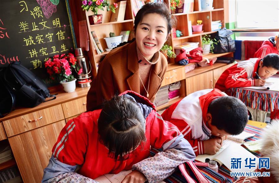（在習(xí)近平新時(shí)代中國(guó)特色社會(huì)主義思想指引下——新時(shí)代新作為新篇章·習(xí)近平總書(shū)記關(guān)切事·圖文互動(dòng)）（4）青春的顏色是什么？