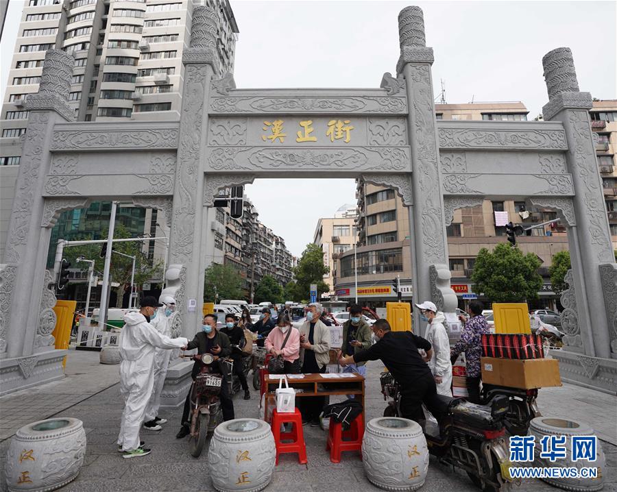 （新華全媒頭條·圖文互動）（14）從人民中汲取磅礴力量——習近平總書記同出席2020年全國兩會人大代表、政協(xié)委員共商國是紀實
