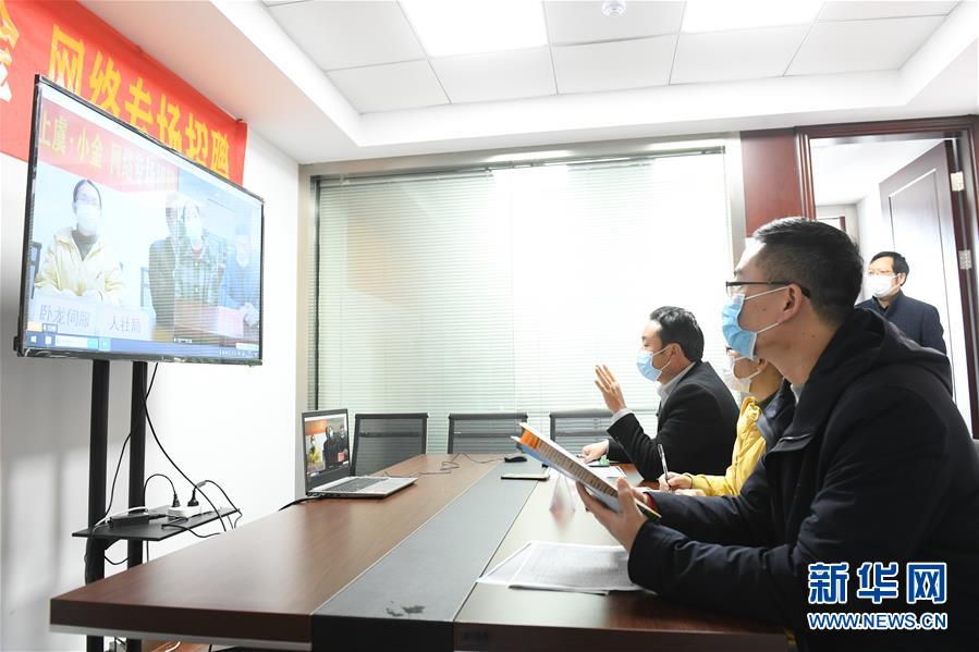 （新華全媒頭條·圖文互動）（18）從人民中汲取磅礴力量——習近平總書記同出席2020年全國兩會人大代表、政協(xié)委員共商國是紀實