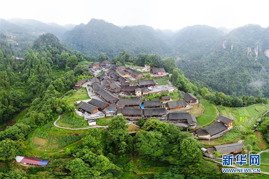 （新華全媒頭條·走向我們的小康生活·圖文互動）（7）那山，那人，那苗寨——十八洞村三代人的奮斗史