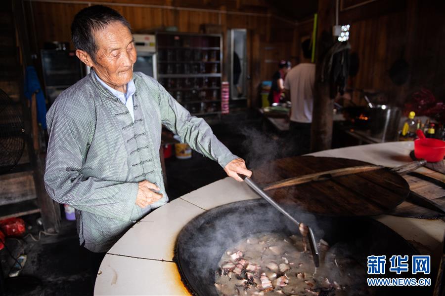 （新華全媒頭條·走向我們的小康生活·圖文互動）（8）那山，那人，那苗寨——十八洞村三代人的奮斗史