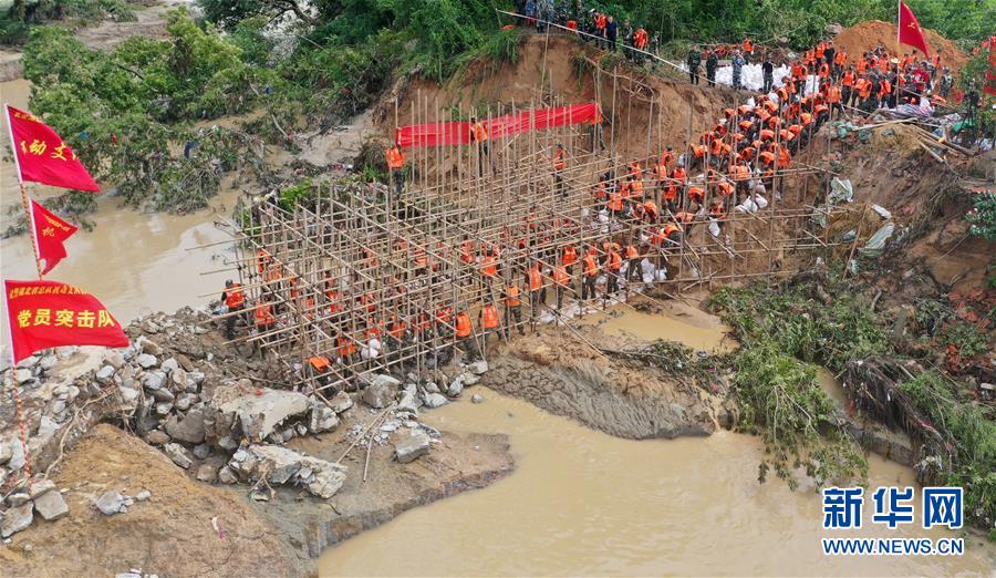 （防汛抗洪·圖文互動(dòng)）（10）洪水不退，子弟兵誓死不退——解放軍和武警部隊(duì)官兵參與洪澇災(zāi)害搶險(xiǎn)救援記事
