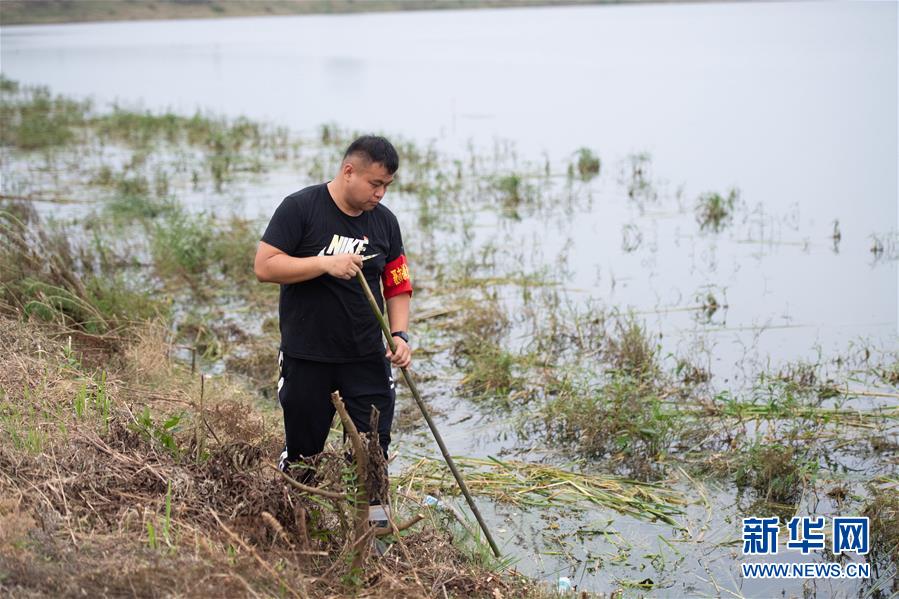 （防汛抗洪·圖文互動）（2）在大堤上成長，為人民守護——洪水中的青年“生力軍”