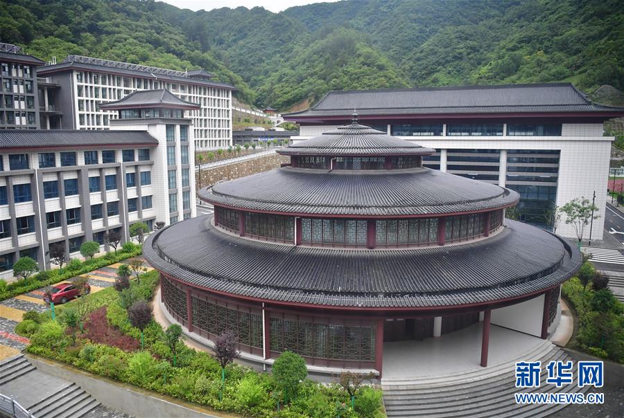 （新華視點(diǎn)·圖文互動(dòng)）（4）學(xué)校建漂亮點(diǎn)本無錯(cuò)，為何這所“豪華中學(xué)”讓人困惑？