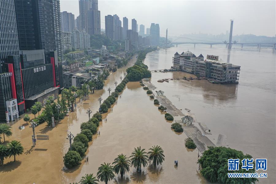 （防汛抗洪·圖文互動）（10）救援，在被洪水漫過的街巷之間——直擊重慶長江、嘉陵江抗洪一線