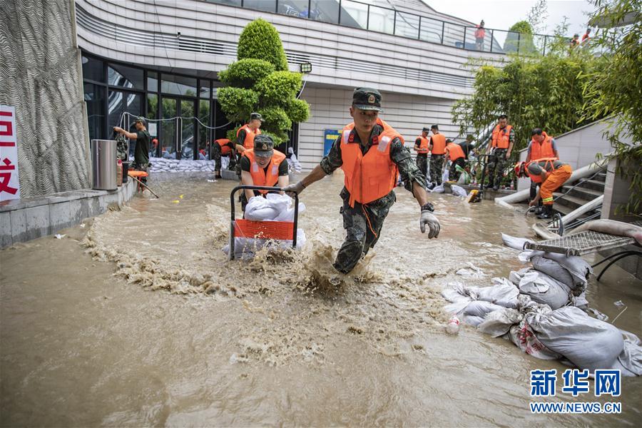 （防汛抗洪·圖文互動）（4）筑起防大汛的堅強防線——重慶防御長江、嘉陵江過境洪峰現(xiàn)場記錄