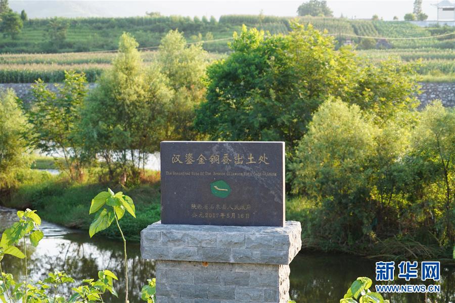 （走向我們的小康生活·圖文互動）（5）綠了青山，紅了日子——秦巴山區(qū)群眾繪出小康“調(diào)色板”