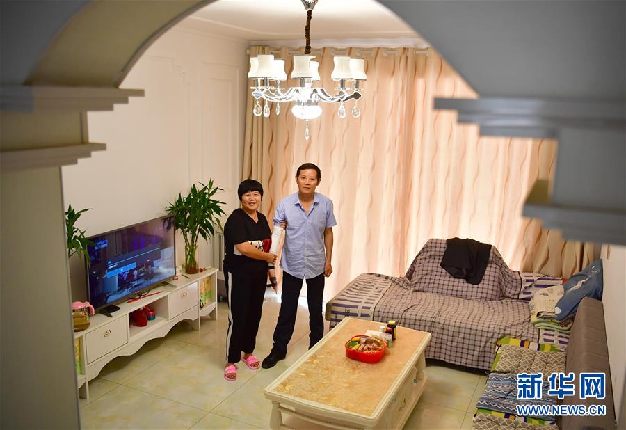 （走向我們的小康生活·圖文互動）（2）“樓上過日子，樓下賺票子”——來自陜西安康的易地扶貧搬遷一線觀察