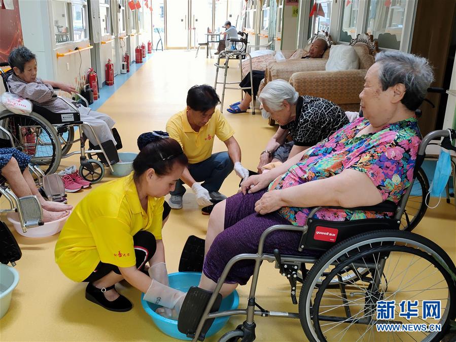 （走向我們的小康生活·圖文互動(dòng)）（3）北京“老有所養(yǎng)”的床邊、身邊、周邊事