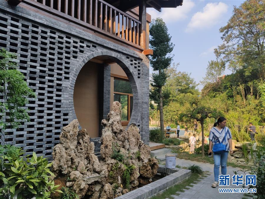 （走向我們的小康生活·圖文互動(dòng)）（1）游客來(lái)了，小康近了——生態(tài)旅游引領(lǐng)湖北山區(qū)蝶變二三事