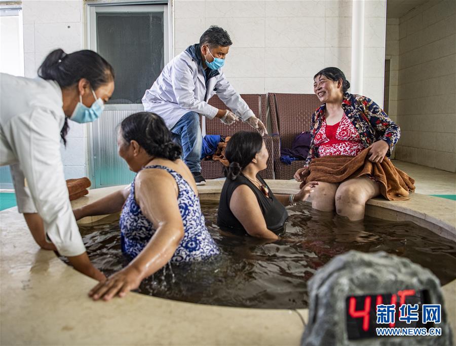 （新華全媒頭條·走向我們的小康生活·圖文互動）（10）扎西德勒，我們的新家園——西藏易地扶貧搬遷搬出幸福美好新生活