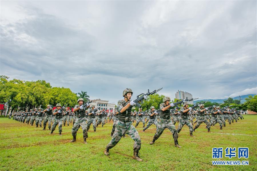（在習(xí)近平強(qiáng)軍思想指引下·我們?cè)趹?zhàn)位報(bào)告·圖文互動(dòng)）（2）千里移防，鐵心跟黨走——南部戰(zhàn)區(qū)陸軍第75集團(tuán)軍某紅軍旅政治建軍、練兵備戰(zhàn)記事