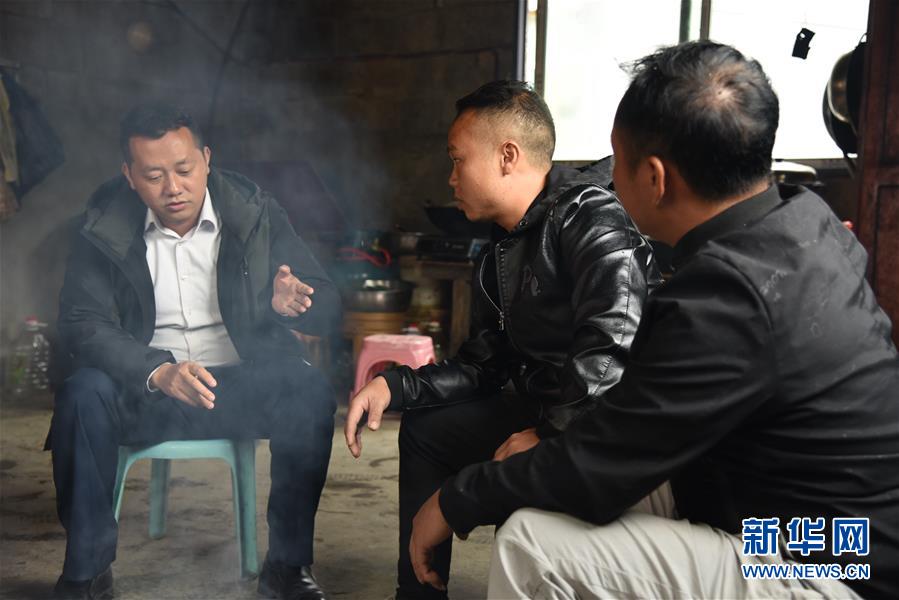 （決戰(zhàn)決勝脫貧攻堅·圖文互動）“父親未完成的事業(yè)，我來完成”——貴州父子接力脫貧攻堅