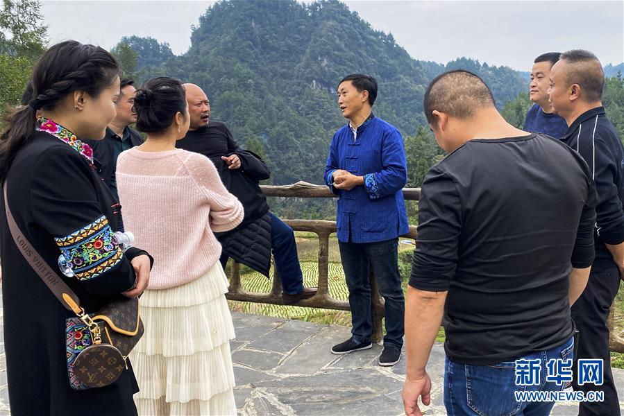 （在習(xí)近平新時(shí)代中國(guó)特色社會(huì)主義思想指引下——新時(shí)代新作為新篇章·習(xí)近平總書記關(guān)切事·圖文互動(dòng)）（1）精準(zhǔn)扶貧7年，十八洞村“長(zhǎng)”出10余種新職業(yè)