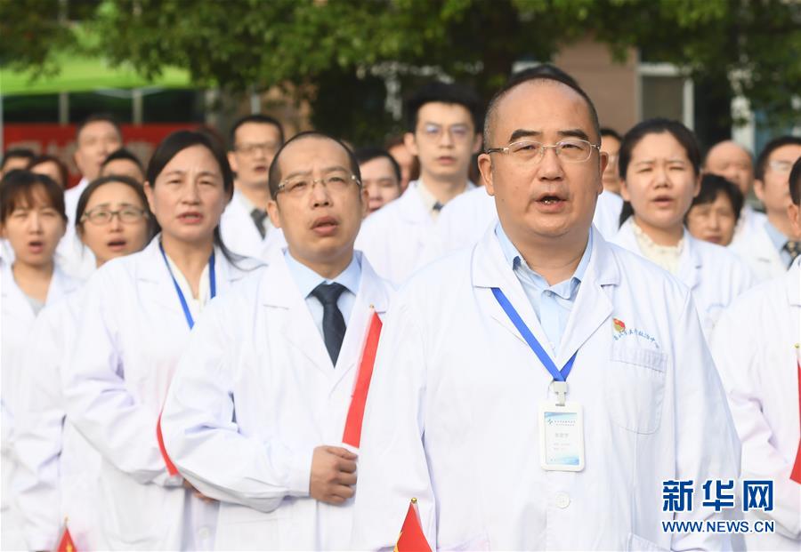 （抗疫先進(jìn)事跡·圖文互動(dòng)）（2）張定宇：疫情“暴風(fēng)眼”里，“漸凍”之軀與時(shí)間賽跑