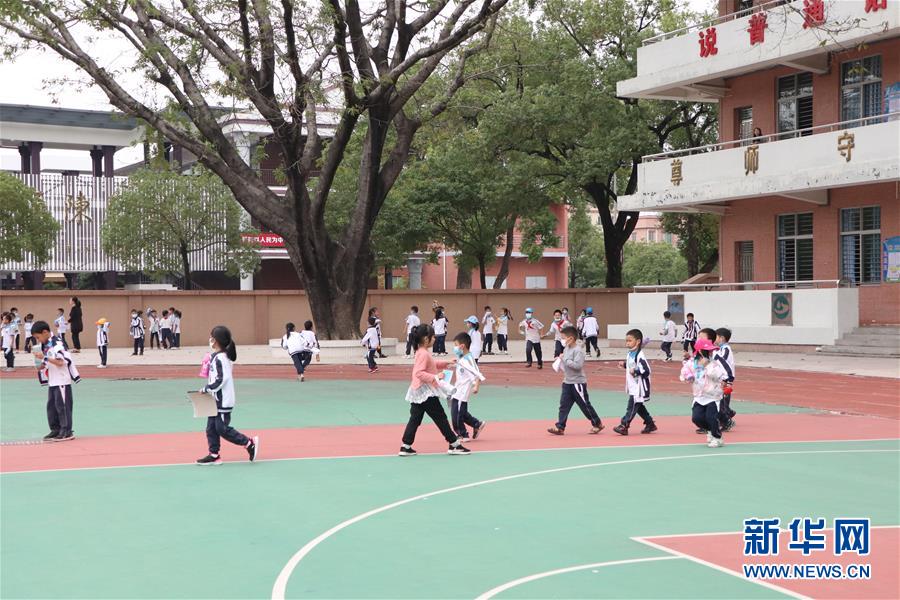 （全面建成小康社會(huì)“百城千縣萬(wàn)村調(diào)研行”·圖文互動(dòng)）（4）產(chǎn)業(yè)強(qiáng)起來 精神富起來——廣東潢涌“落后地”變“明星村”的小康之路