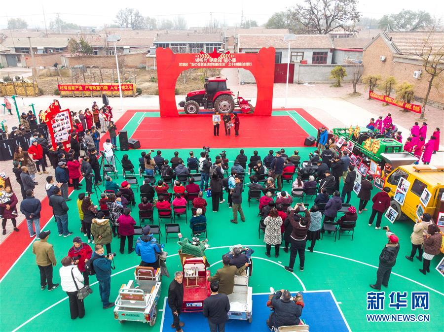 （五中全會精神在基層·圖文互動）（1）天津、福建、廣東、云南等地創(chuàng)新形式讓黨的十九屆五中全會精神“飛入尋常百姓家”