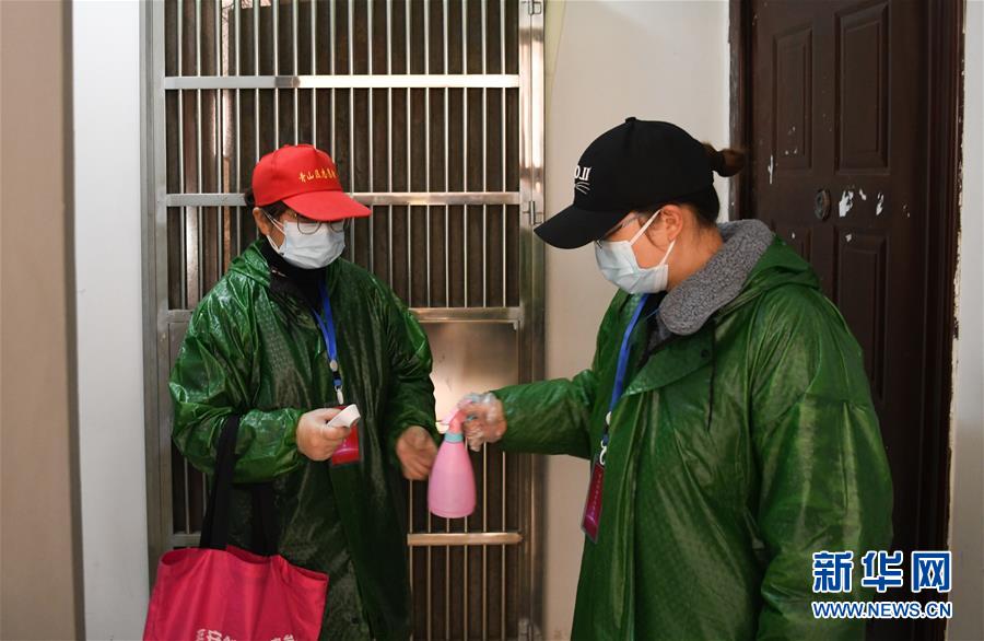 （新華全媒頭條·迎接兩會特別報(bào)道·圖文互動(dòng)）（10）不同尋常的兩會 萬眾一心的力量——寫在2020年全國兩會召開之際