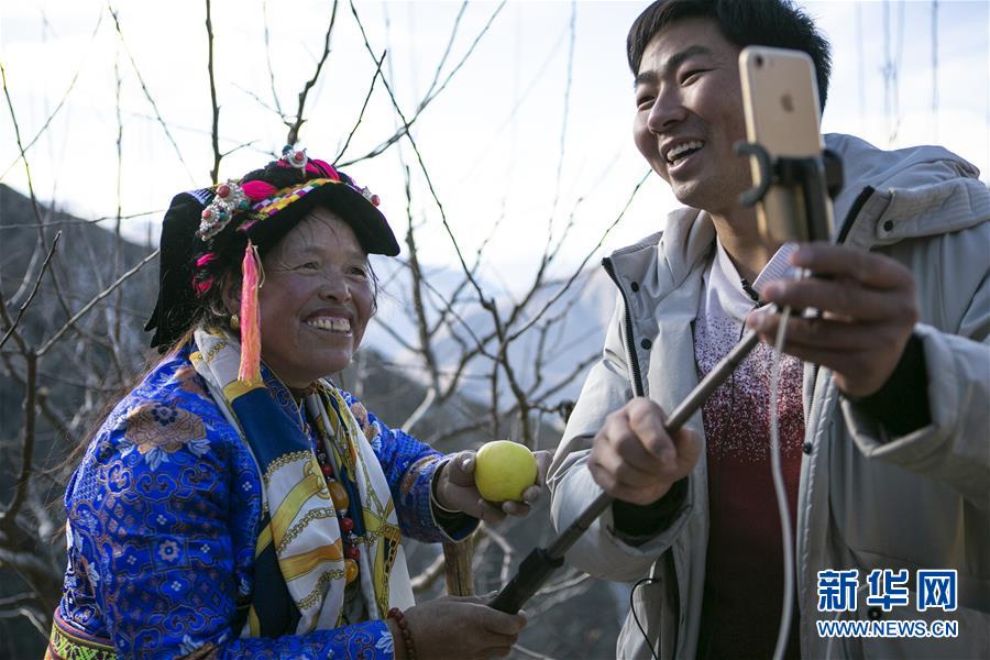 （新華全媒頭條·迎接兩會特別報(bào)道·圖文互動(dòng)）（12）不同尋常的兩會 萬眾一心的力量——寫在2020年全國兩會召開之際