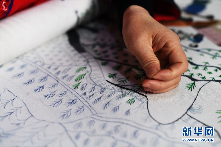 （兩會人物·圖文互動）（2）帶娃、賺錢兩不誤——一位農(nóng)民工代表眼中的脫貧新工作
