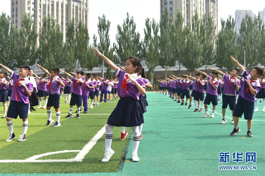 （體育·圖文互動(dòng)）（1）（在習(xí)近平新時(shí)代中國(guó)特色社會(huì)主義思想指引下——新時(shí)代新作為新篇章·總書(shū)記關(guān)心的百姓身邊事）奔跑吧，少年！——體育讓孩子們插上強(qiáng)壯的翅膀（配本社同題文字稿）