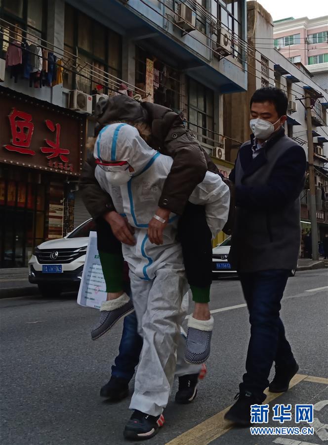 （習(xí)近平致敬的戰(zhàn)“疫”英雄·公安干警篇·圖文互動(dòng)）（4）他們，抗疫一線鑄警魂