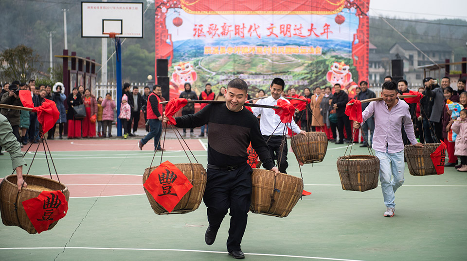 湖南辰溪：農(nóng)民趣味運(yùn)動(dòng)會迎新年