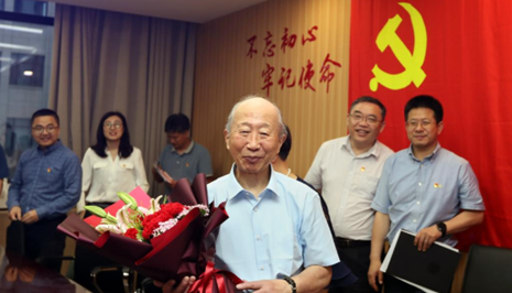 新黨員陳振新：“雖已耄耋，紅心向黨！”