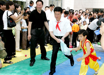 “為民、務(wù)實、清廉”——記中共中央政治局常委張高麗