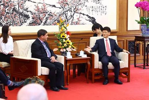 孟建柱會(huì)見首次中加高級別國家安全與法治對話加方代表團(tuán)