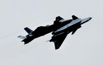 “殲-20，你不要飛得那么快……”