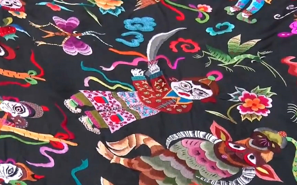 苗繡繡品慢慢得到市場認(rèn)可，回鄉(xiāng)的繡娘逐漸多了起來