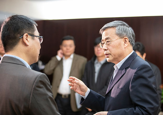 讓銀行業(yè)金融機構(gòu)愿意做、能夠做、也會做民營企業(yè)業(yè)務(wù)