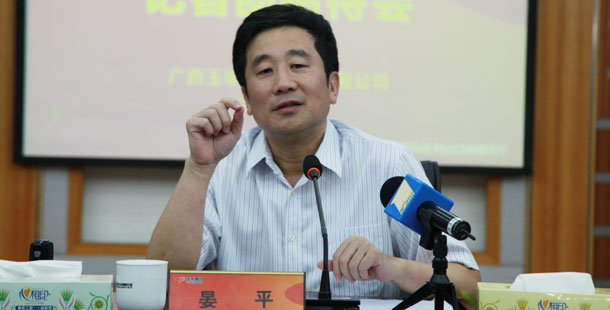 玉柴集團公司董事局主席晏平——大家可能不一定認識我，但是大家一定坐過裝配玉柴發(fā)動機的客車、公交車，因為玉柴發(fā)動機裝配在全國超過60%的客車、公交車上。玉柴發(fā)動機能夠陪伴大家上班、回家、逛街，我很自豪。我們將繼續(xù)制造更多更好的綠色產(chǎn)品，造福社會和百姓。