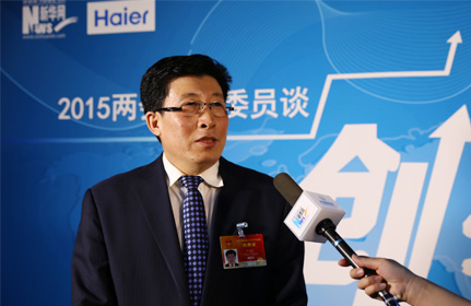 “面對這種新型的、農(nóng)業(yè)轉(zhuǎn)型的項(xiàng)目，政府各級部門也都在研究怎么落實(shí)，還有很多細(xì)節(jié)上的問題。”