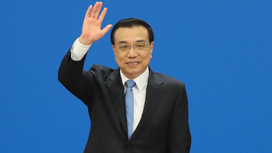 記者會結(jié)束后，李克強揮手致意