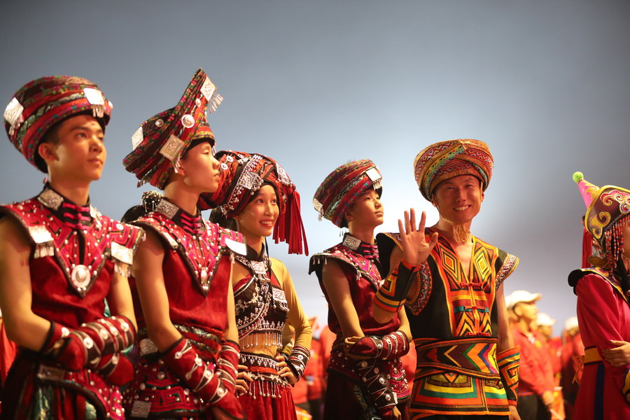 好兒好女好家園，齊心奔小康，共圓中國夢
