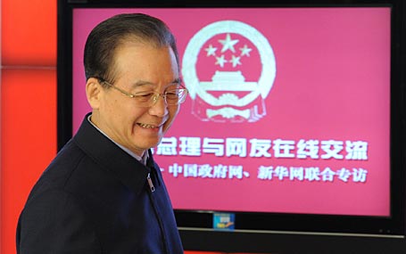 溫家寶總理進入中國政府網(wǎng)、新華網(wǎng)訪談室